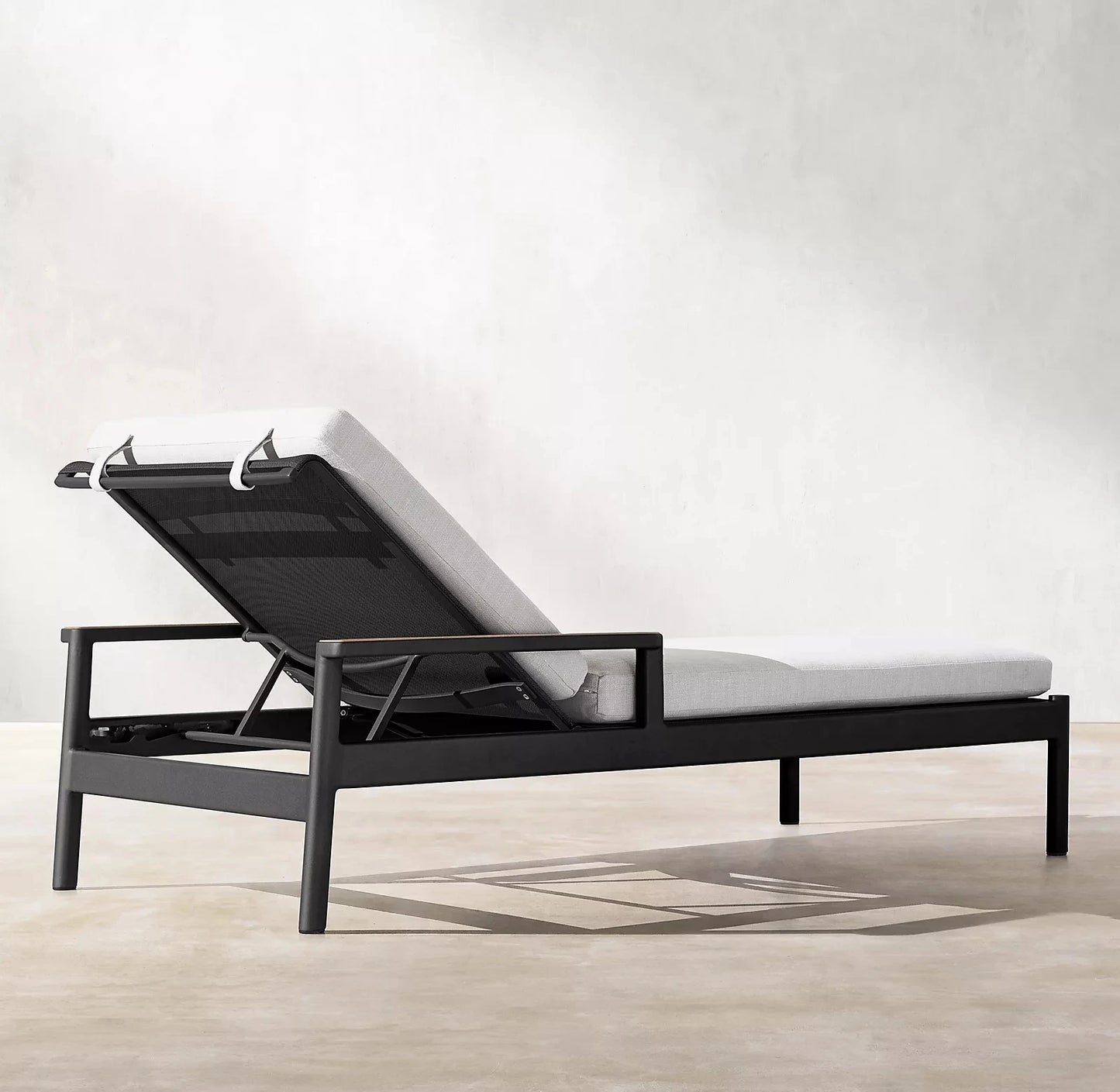 Hot Sale Outside Furniture Aluminum Sun Lounger Patio Pool Outdoor Daybed With Cushion